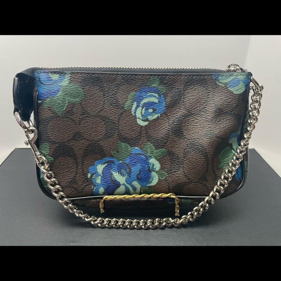 New coach purse/wristlet - Picture 3 of 7